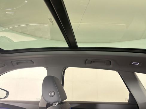 Used 2025 Audi Q5 Premium w/ Convenience Package image 15