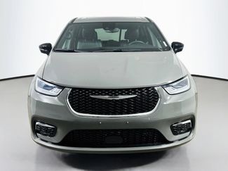 Used 2025 Chrysler Pacifica Select FWD video 2
