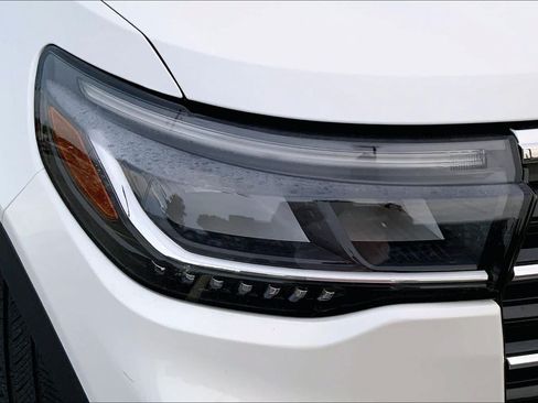 Certified 2025 Ford Explorer Active w/ Active Comfort Package RWD image 26