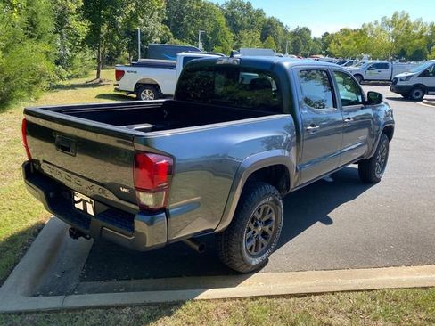 Used 2022 Toyota Tacoma SR5 w/ Technology Package RWD image 32