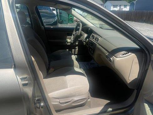 Used 2006 Ford Taurus SE FWD image 6