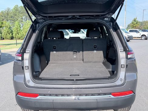 New 2026 Jeep Grand Cherokee Laredo RWD image 9