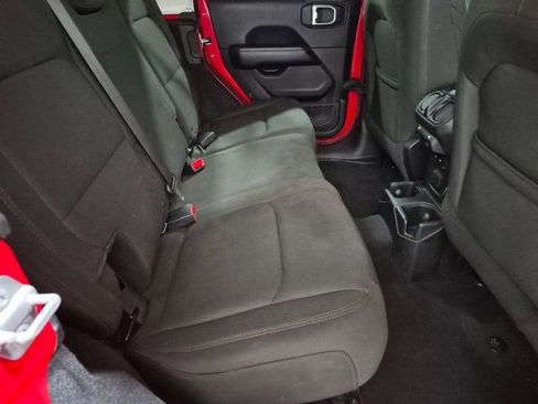 Used 2018 Jeep Wrangler Unlimited Sahara AWD/4WD image 19