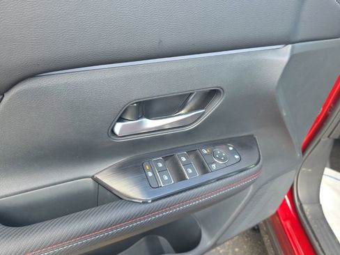 Certified 2025 Nissan Kicks SR image 15