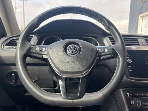Used 2021 Volkswagen Tiguan SE image 21