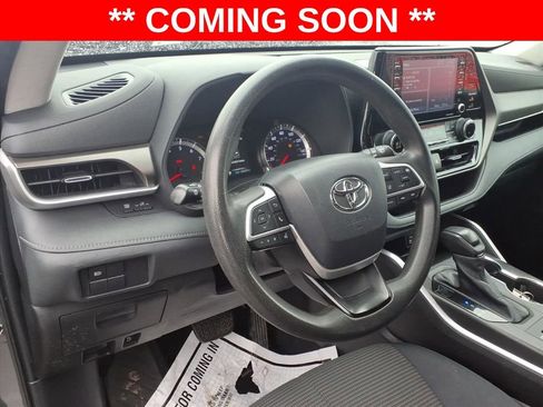 Used 2022 Toyota Highlander L image 17