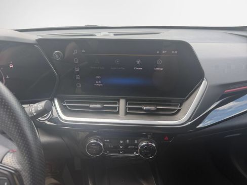 Used 2024 Chevrolet Trax RS w/ Sunroof Package FWD image 22