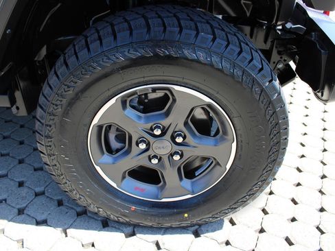 Used 2023 Jeep Gladiator Rubicon w/ Cold Weather Group AWD/4WD image 15