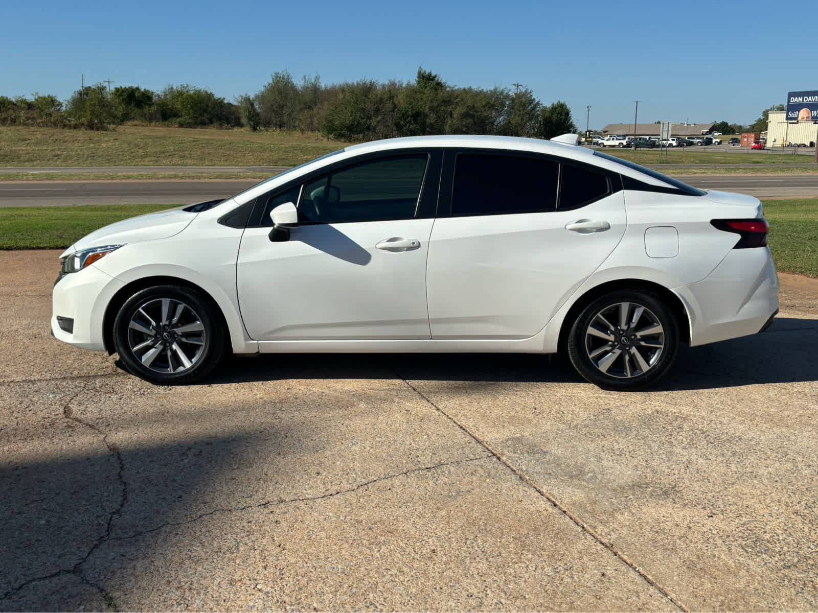 Used 2024 Nissan Versa SV FWD image 4