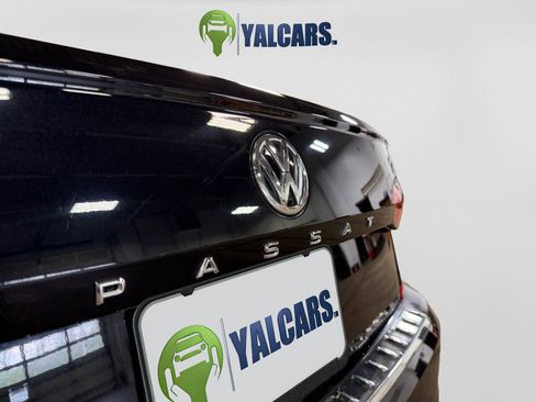 Used 2022 Volkswagen Passat 2.0T SE FWD image 11