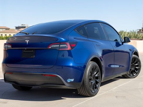 Used 2021 Tesla Model Y Long Range AWD/4WD image 12
