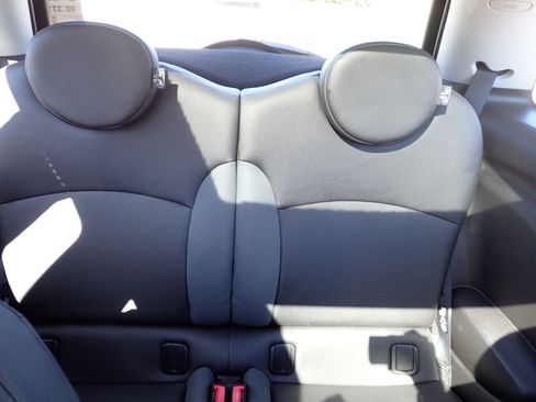 Used 2010 MINI Cooper Hardtop image 7