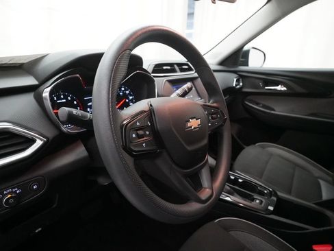 Used 2023 Chevrolet TrailBlazer LT FWD image 8