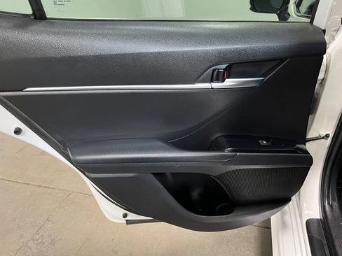 Used 2019 Toyota Camry SE FWD image 16