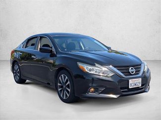Used 2017 Nissan Altima 2.5 SV FWD video 3
