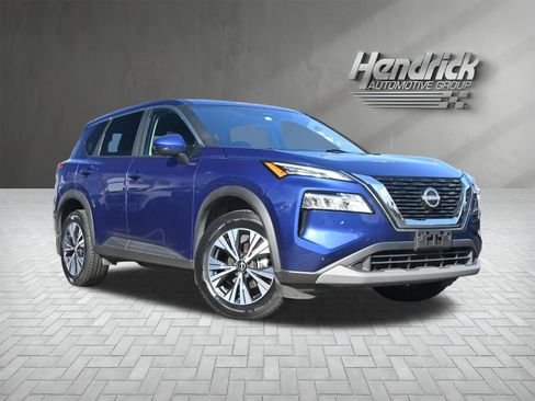Used 2023 Nissan Rogue SV image 2