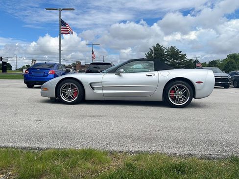 Used 2001 Chevrolet Corvette Convertible w/ Preferred Equipment Group2 RWD image 2