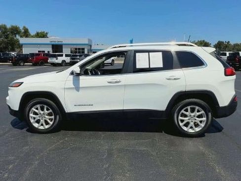 Used 2016 Jeep Cherokee Latitude w/ Comfort/Convenience Group AWD/4WD image 5