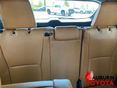 New 2026 Toyota Highlander Platinum AWD/4WD image 17