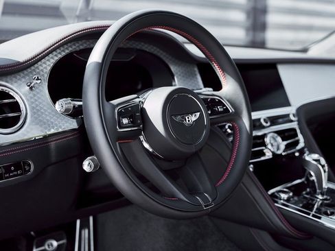 Used 2023 Bentley Flying Spur V8 image 39