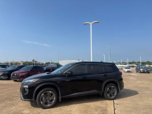 Certified 2024 Nissan Rogue SV FWD image 11