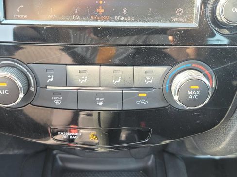 Used 2019 Nissan Rogue S AWD/4WD image 27