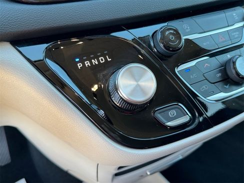 Used 2024 Chrysler Voyager LX image 28