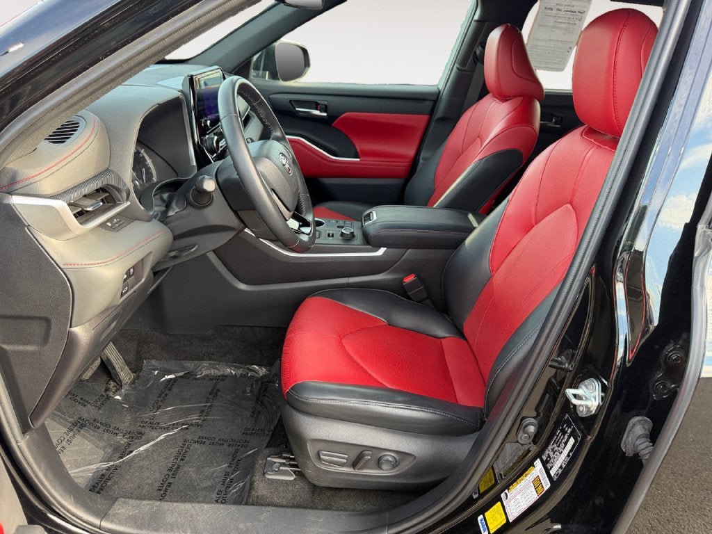 Used 2023 Toyota Highlander XSE AWD/4WD image 6