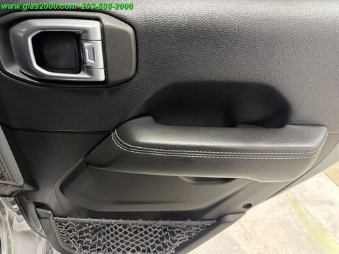 Used 2018 Jeep Wrangler Unlimited Sahara AWD/4WD image 26