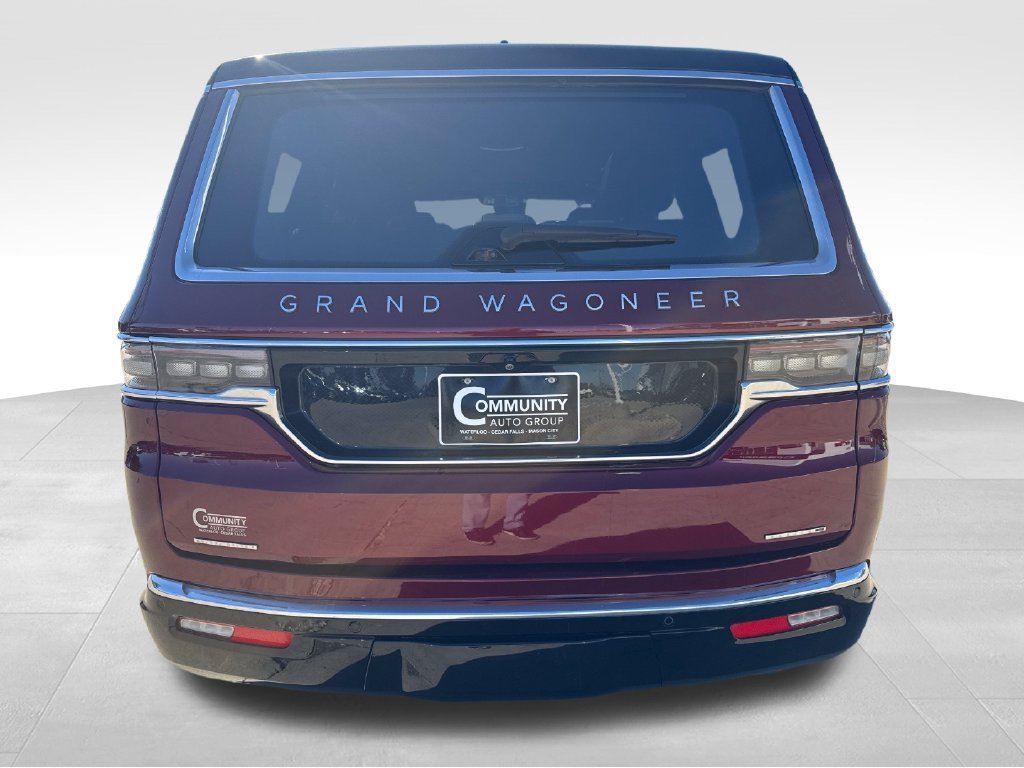 Used 2022 Jeep Grand Wagoneer Series III AWD/4WD image 4