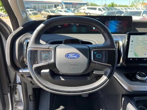 Used 2025 Ford Expedition Platinum AWD/4WD image 29