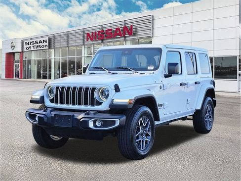 Used 2025 Jeep Wrangler Unlimited Sahara AWD/4WD image 8