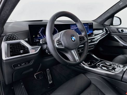 Used 2026 BMW X7 xDrive40i w/ M Sport Package AWD/4WD image 9