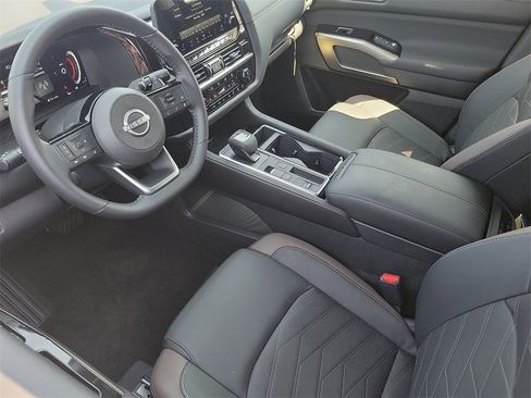 New 2025 Nissan Pathfinder Platinum w/ Cargo Package image 3