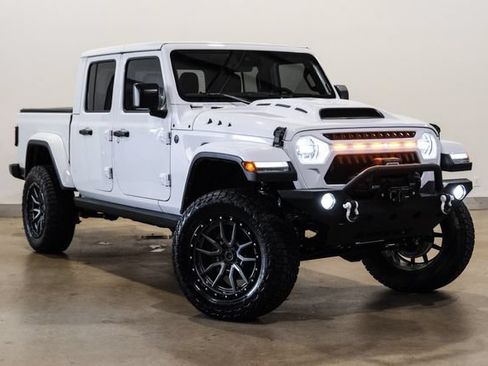 Used 2024 Jeep Gladiator Sport w/ Premium Package AWD/4WD image 4