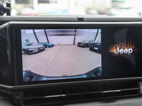 Used 2025 Jeep Gladiator Sport AWD/4WD image 24