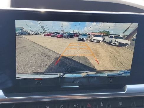 Used 2024 GMC Sierra 1500 SLT w/ SLT Convenience Package AWD/4WD image 18