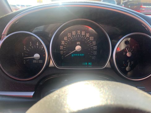 Used 2005 Chevrolet SSR w/ Preferred Equipment Group image 32