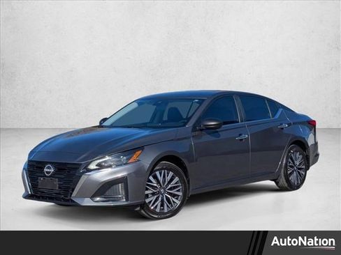 Used 2024 Nissan Altima 2.5 SV AWD/4WD image 1
