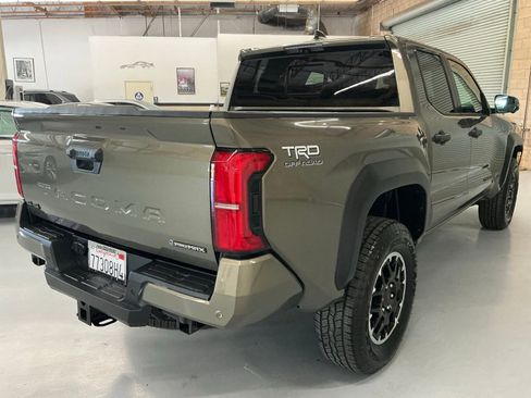 Used 2025 Toyota Tacoma TRD Off-Road w/ TRD Off Road Premium Package image 5