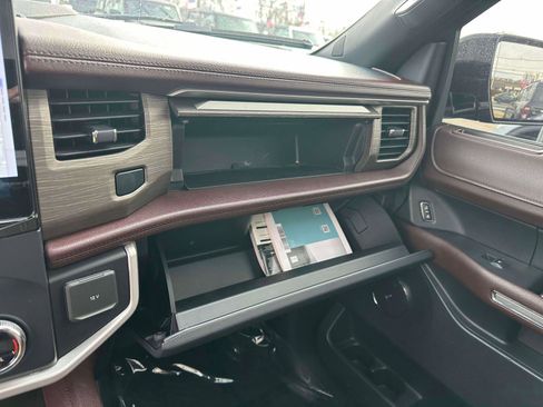 Used 2022 Ford Expedition Limited image 33