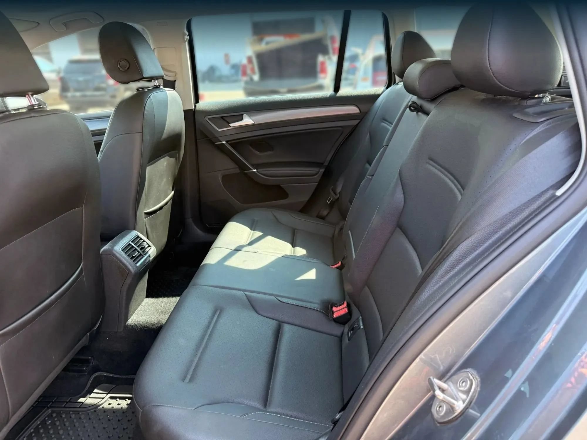Used 2018 Volkswagen Golf SE FWD image 21