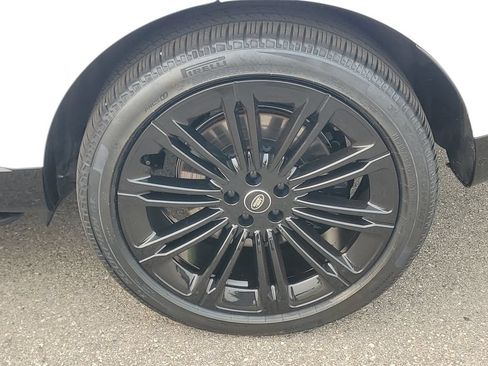 Used 2025 Land Rover Range Rover Long Wheelbase Autobiography AWD/4WD image 6