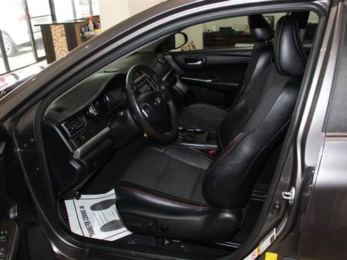 Used 2016 Toyota Camry SE FWD image 23