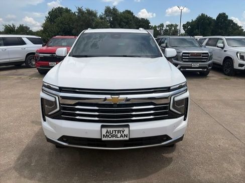 New 2026 Chevrolet Suburban LT w/ Comfort Package AWD/4WD image 9