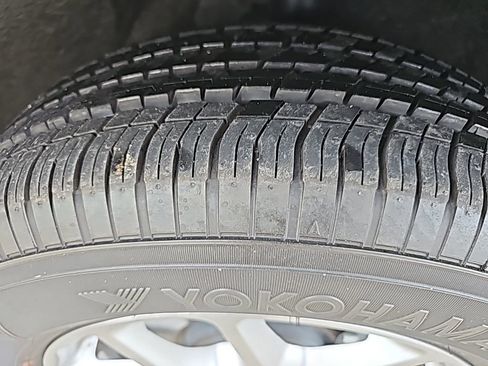 Certified 2024 Chrysler Pacifica Touring-L image 6