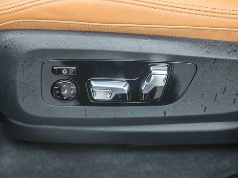 Used 2026 BMW X5 xDrive50e image 18