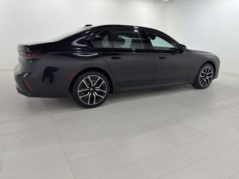 Used 2025 BMW 740i xDrive w/ Premium Package image 6
