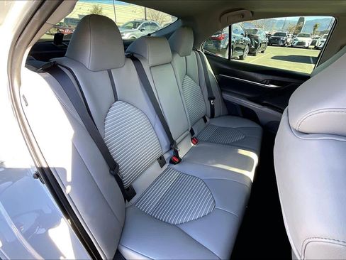 Used 2022 Toyota Camry SE image 19