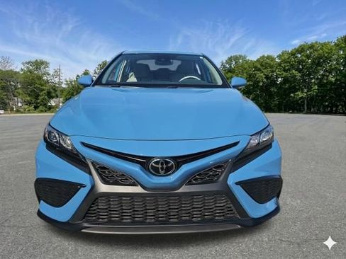 Used 2023 Toyota Camry SE w/ Cold Weather Package FWD image 3